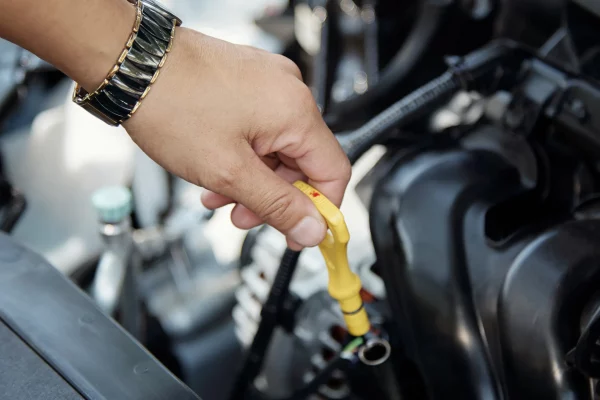 Ölstandkontrolle und Motoröl-Nachfüllung: So wird's gemacht