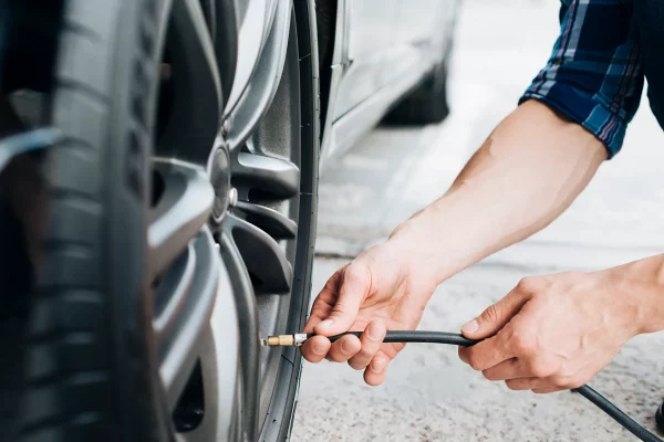 Reifendruck am Auto prüfen: So oft ist es wirklich notwendig