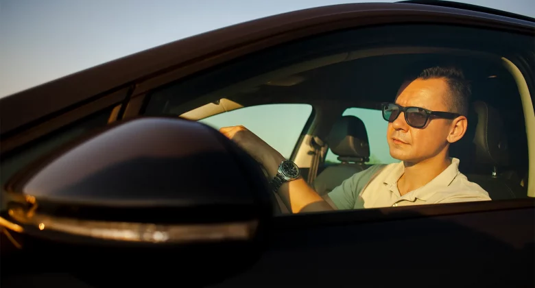 Die richtige Sonnenbrille beim Autofahren: Ein Muss für Ihre Sicherheit