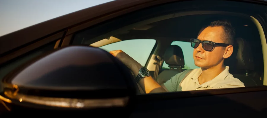 Die richtige Sonnenbrille beim Autofahren: Ein Muss für Ihre Sicherheit