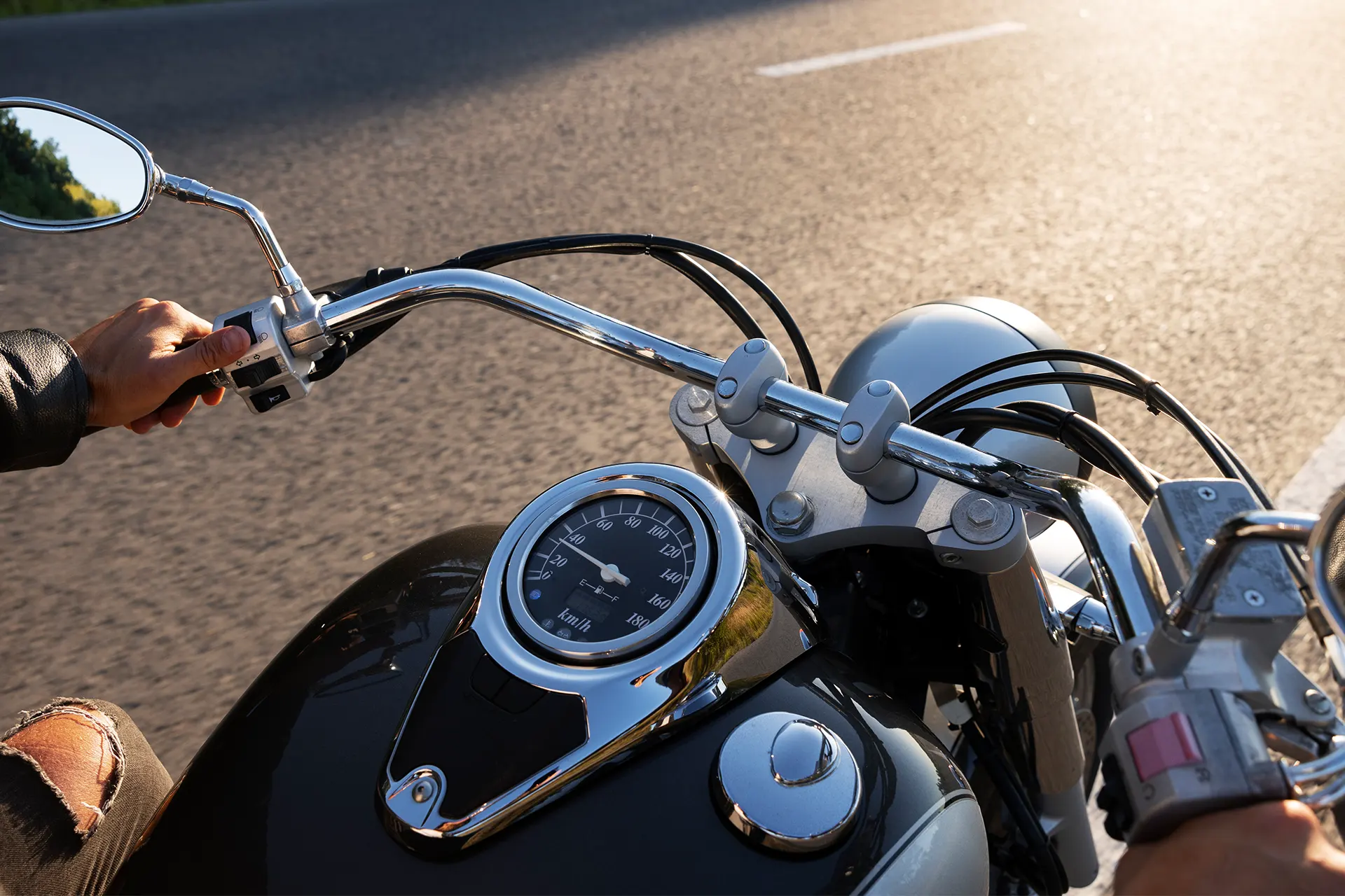 Gefährliches Lenkerflattern beim Motorrad: So reagieren Sie richtig