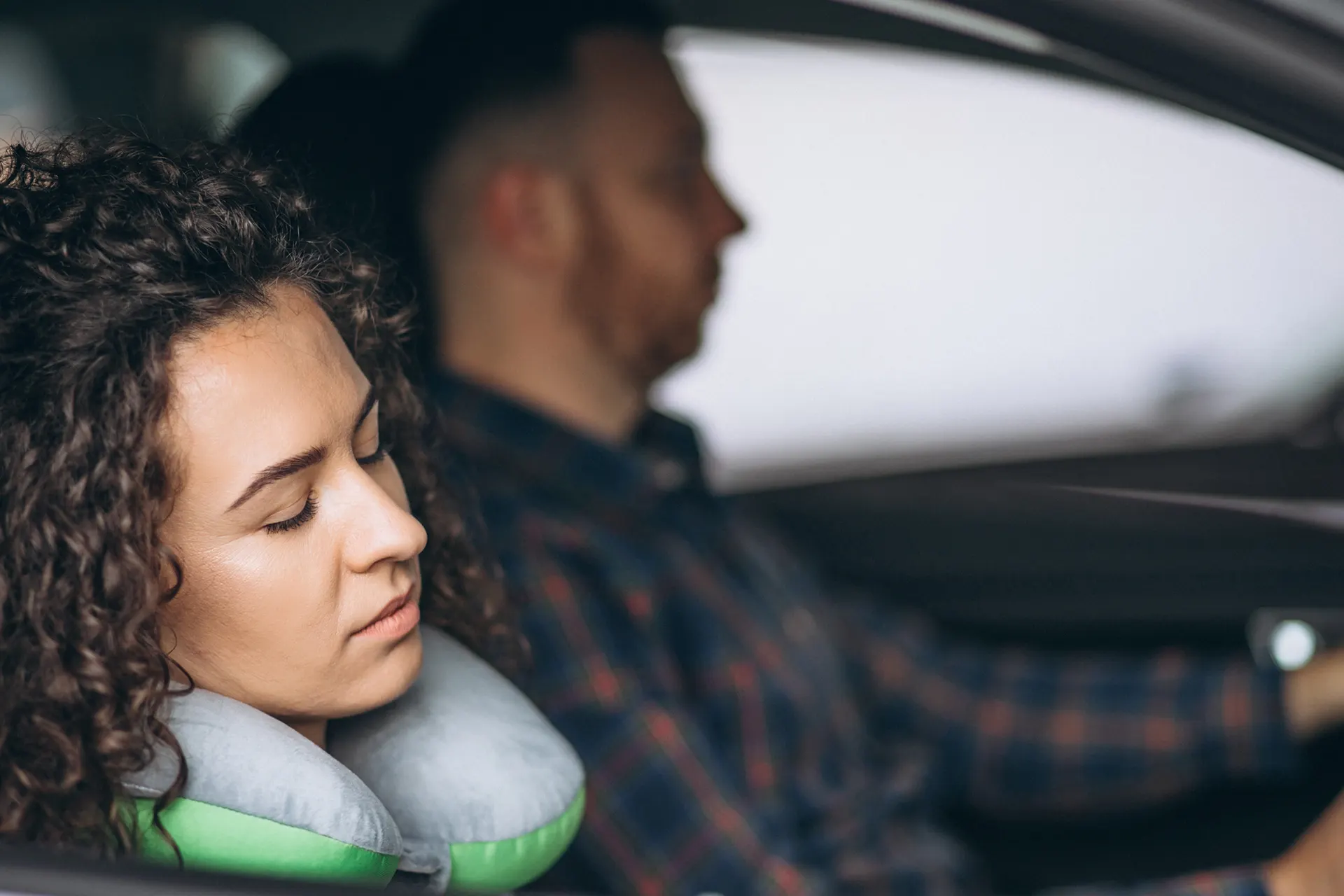 Expertenwarnung: Schlafende Beifahrer erhöhen das Unfallrisiko dramatisch