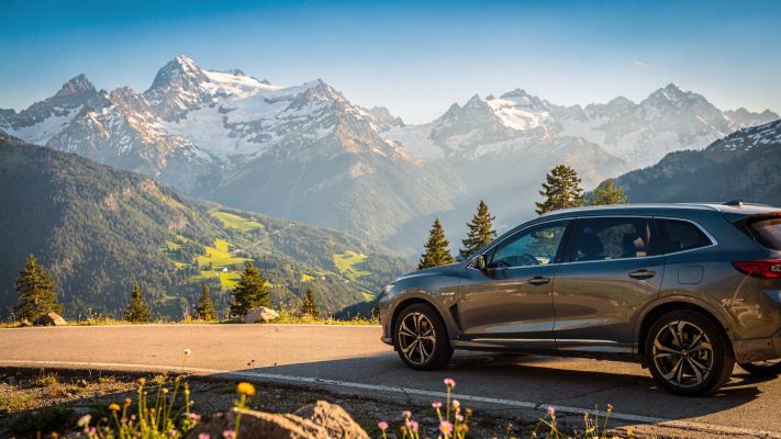 Das Bild vermittelt die entspannte Atmosphäre eines Urlaubs, in dem das Auto jedoch später Probleme bereiten könnte.