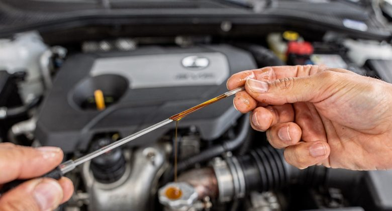 Passt direkt zum Kernpunkt des Artikels: Ölverbrauch richtig und vergleichbar messen (Peilstab/Ölstandskontrolle).