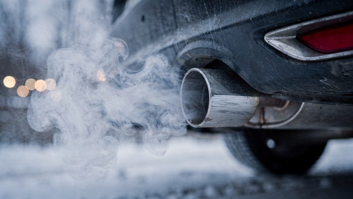 Passt zu den Abschnitten über Kaltstartphase, Kondenswasser im Auspuff und erhöhte Emissionen im Leerlauf.