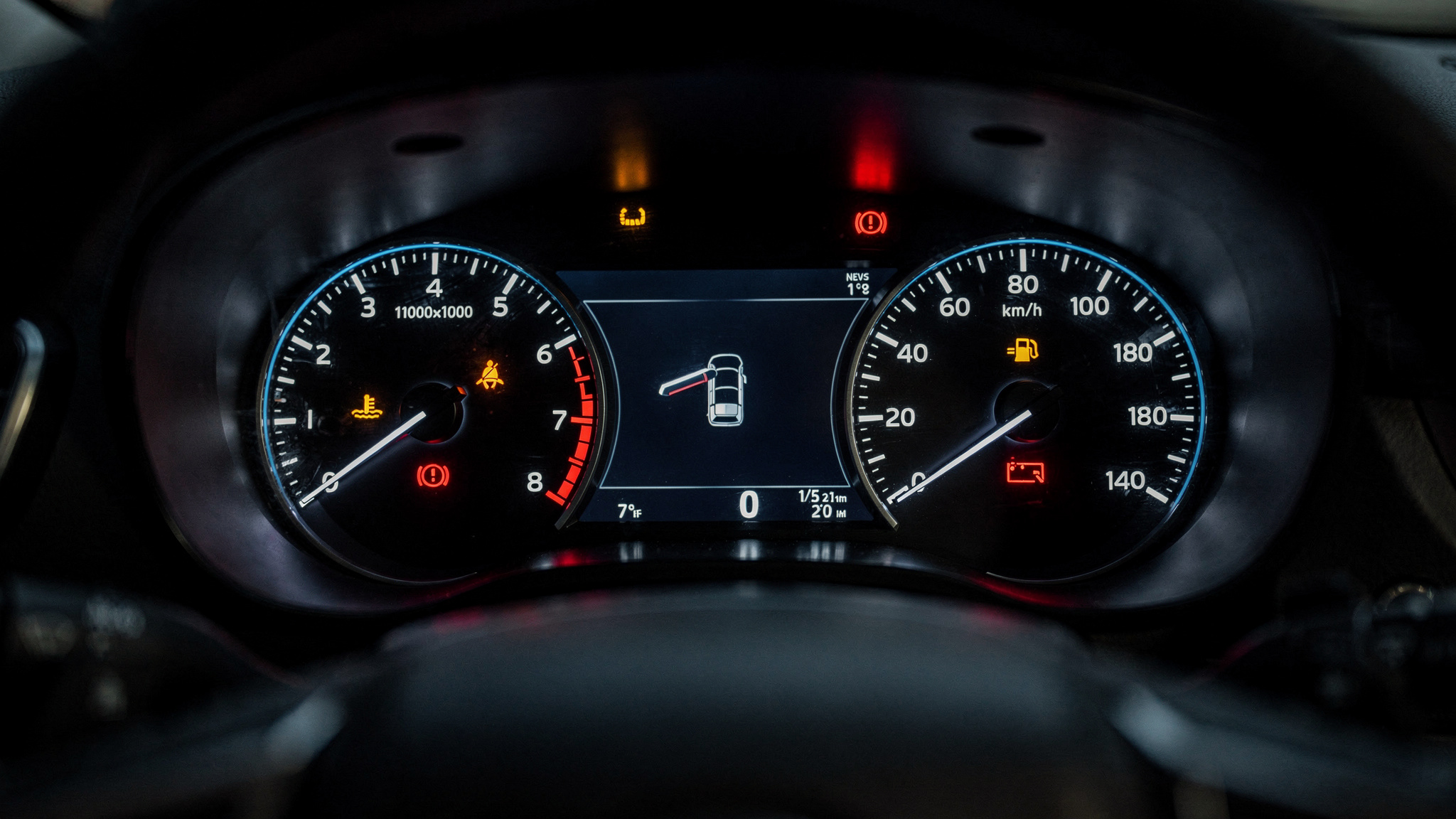 Macht das 'unauffällige' Eingreifen sichtbar und unterstützt die Erklärung, dass mehrere Systeme über gemeinsame Sensorik/Steuergeräte zusammenhängen.