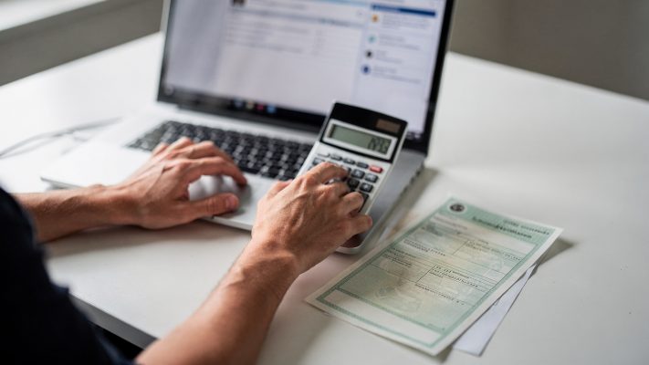 Passt zur Kernaussage des Artikels: Kfz-Steuer nachvollziehen und mit Daten aus dem Fahrzeugschein überschlagen.