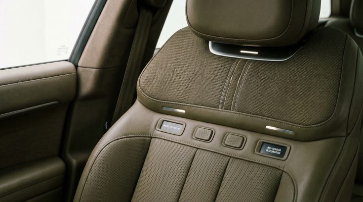 Dieses Bild visualisiert die technologische Raffinesse moderner Autositze und vermittelt das Gefühl von Komfort und Innovation.