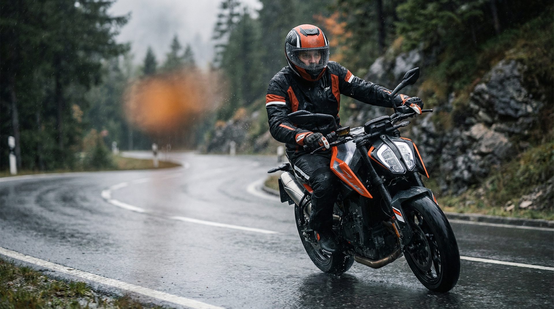 Motorradfahren im Regen: mehr Sicherheit, mehr Komfort durch angepasste Fahrtechnik &ndash; kontrolliertes Kurvenfahren und&hellip;